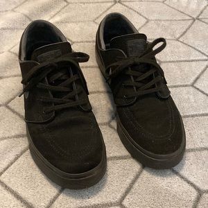 Men’s size 10 Nike SB Stefan Janoski shoes